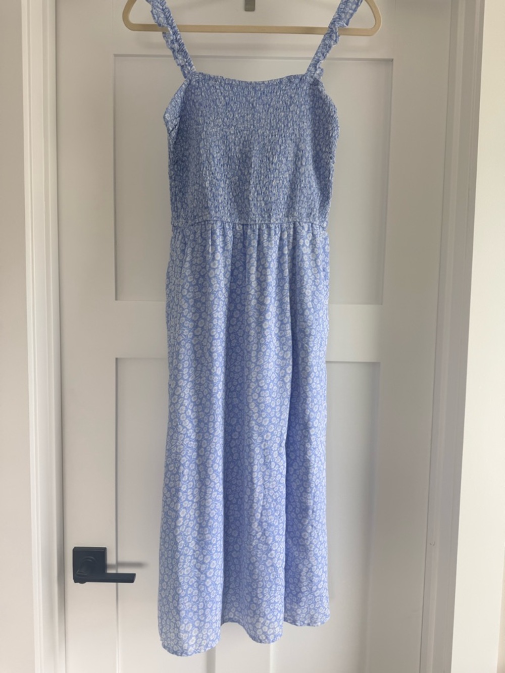 Abercrombie, light blue and white flower smocked top maxi dress size medium